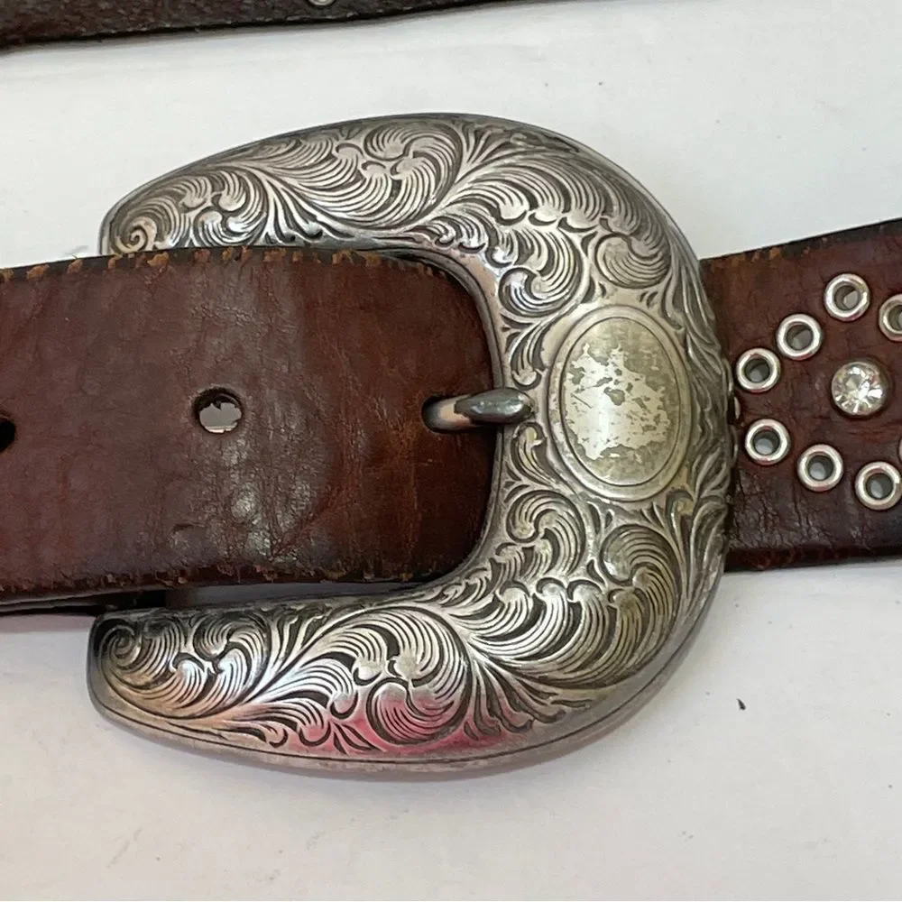 NOCONA STUDDED BELT WITH SILVER BUCKLE IN BROWN LEATHER‎